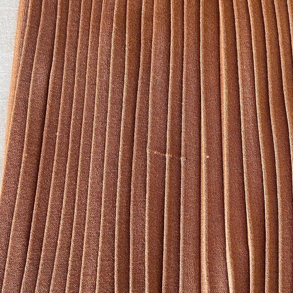 T Tahari Pleated Knit Skirt in Caramel | Size Small - Picture 8 of 8